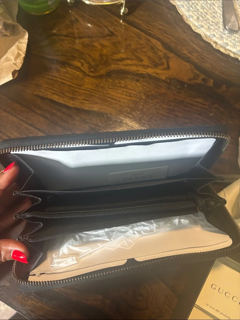 Gucci Black Embossed GG Leather Zip Wallet with Lion-Head Accent - Picture 3 of 5